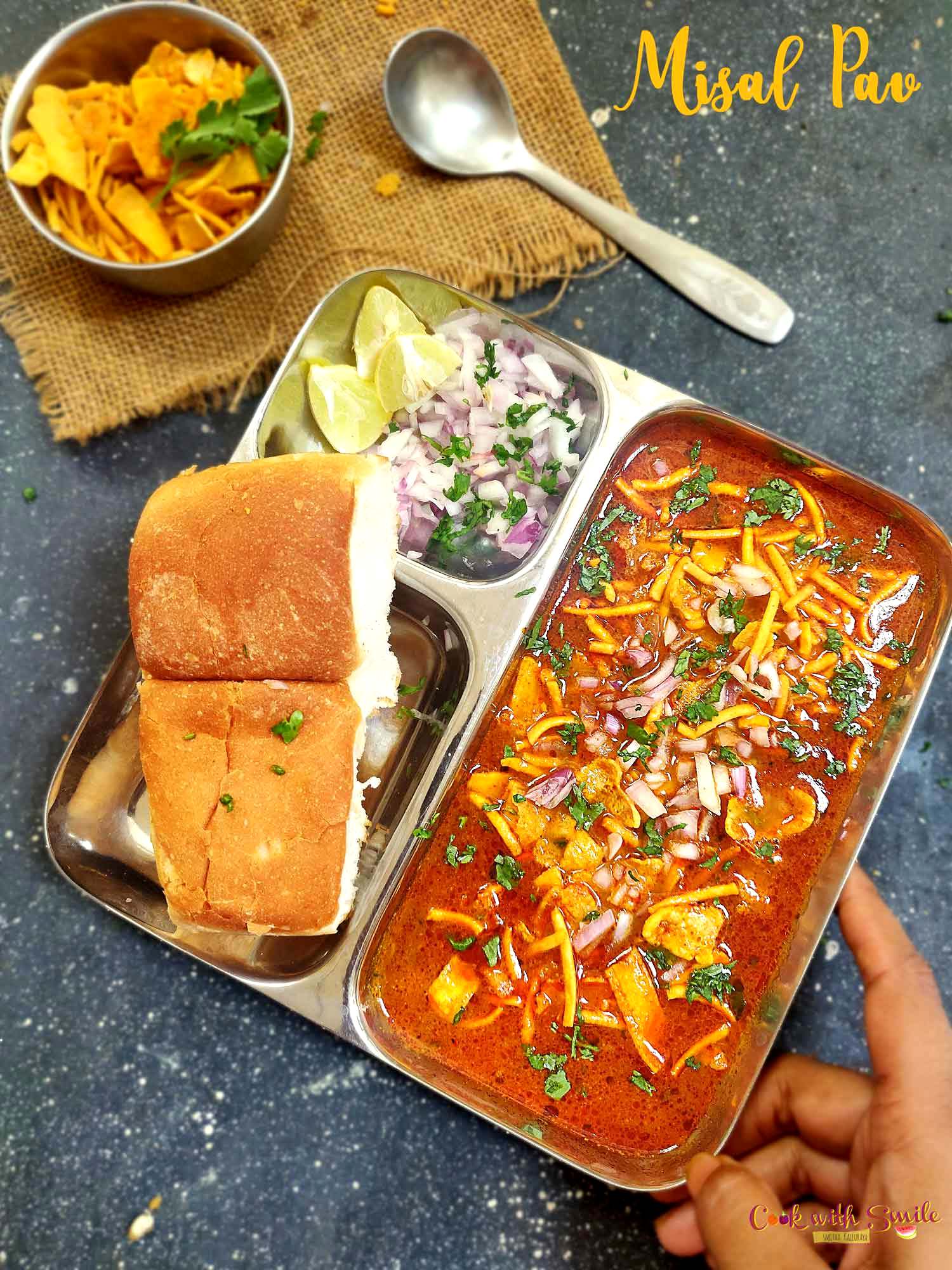 MISAL PAV RECIPE SPICY KOLHAPURI MISAL PAV USAL MISAL PAV Cook 