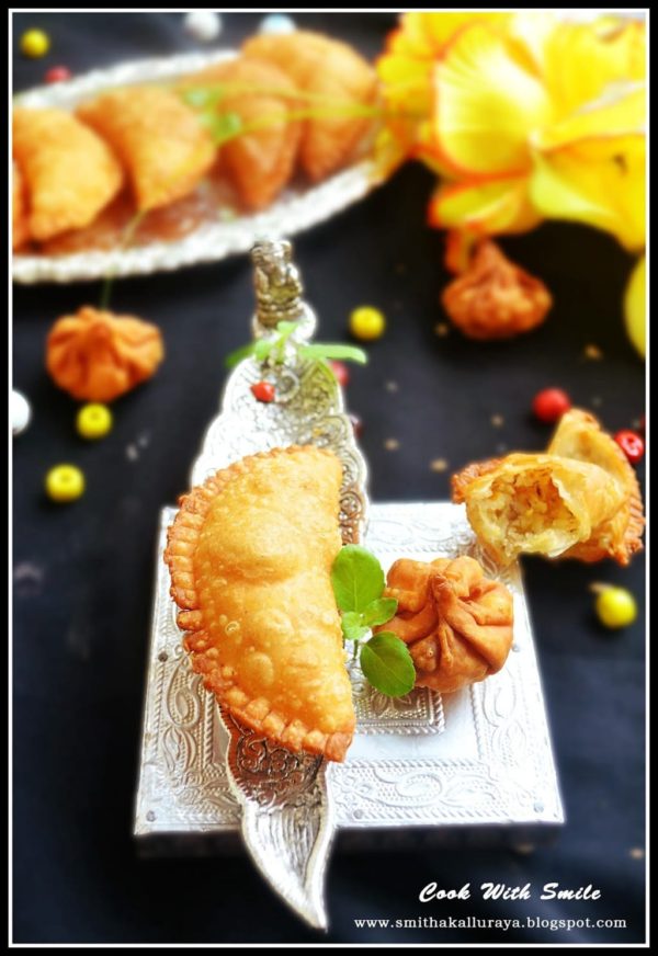 karjikai-karigadabu-kajjikayalu-sweet-somas-karanji-recipe.34785.jpg